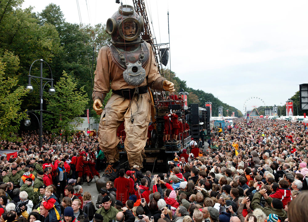 法国Royal De Luxe 剧团的大型街头木偶 - wuwei1101 - 西花社 法国Royal De Luxe 剧团的大型街头木偶 - wuwei1101 - 西花社
