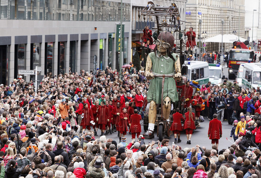 法国Royal De Luxe 剧团的大型街头木偶 - wuwei1101 - 西花社 法国Royal De Luxe 剧团的大型街头木偶 - wuwei1101 - 西花社