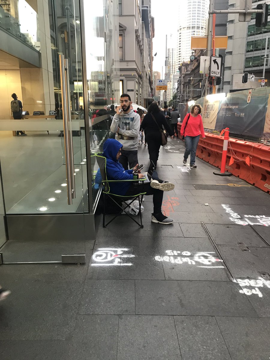 iPhoneX排隊人潮