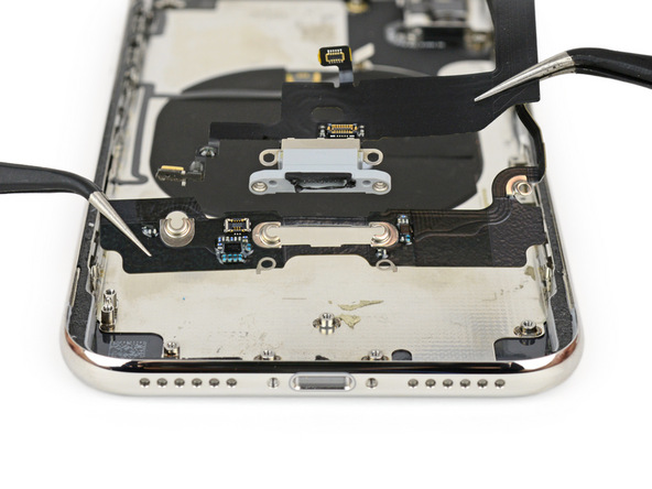 iPhone X拆解:Lightning接口