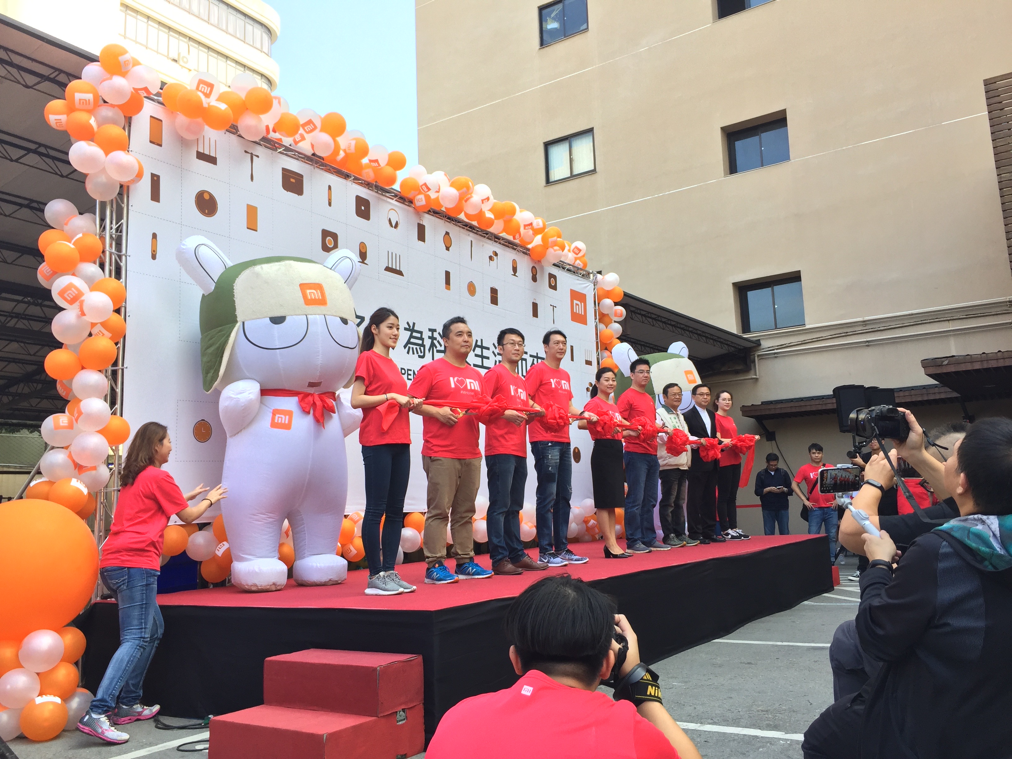 小米之家台中店開幕剪綵