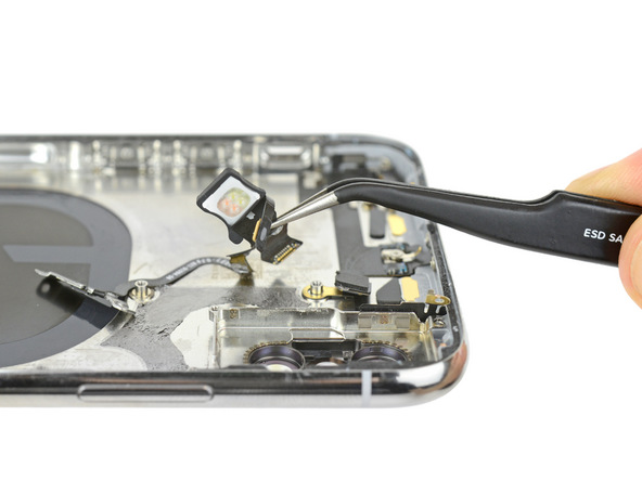 iPhone X拆解:True Tone閃光燈及側邊按鍵