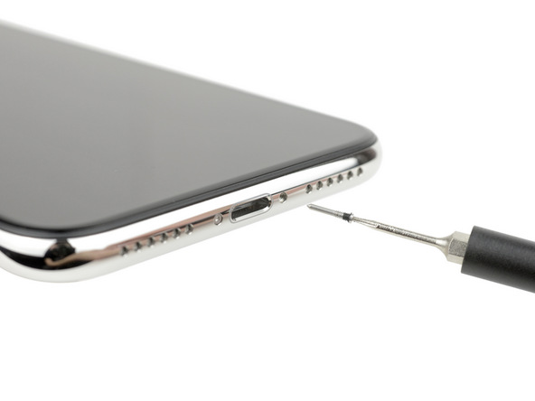 iPhone X拆解:從底部的螺絲開始