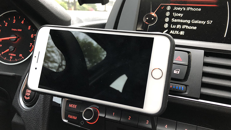 Iphone 磁吸式無線充電車架 單手一放就吸在車上同時充電 蘋果仁 你的科技媒體