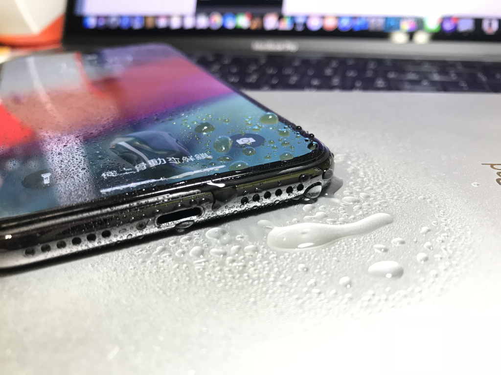 iPhone 喇叭進水