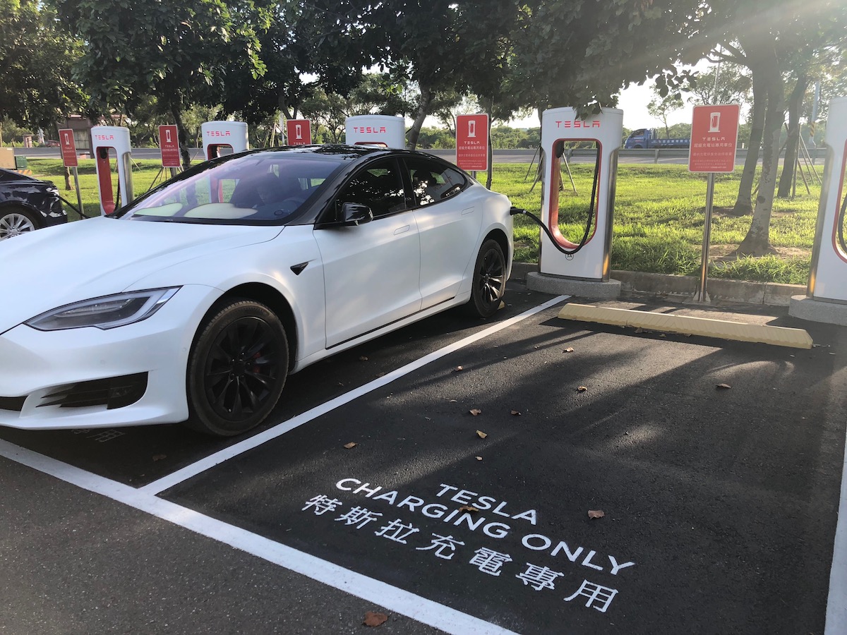 特斯拉 超充 充電站