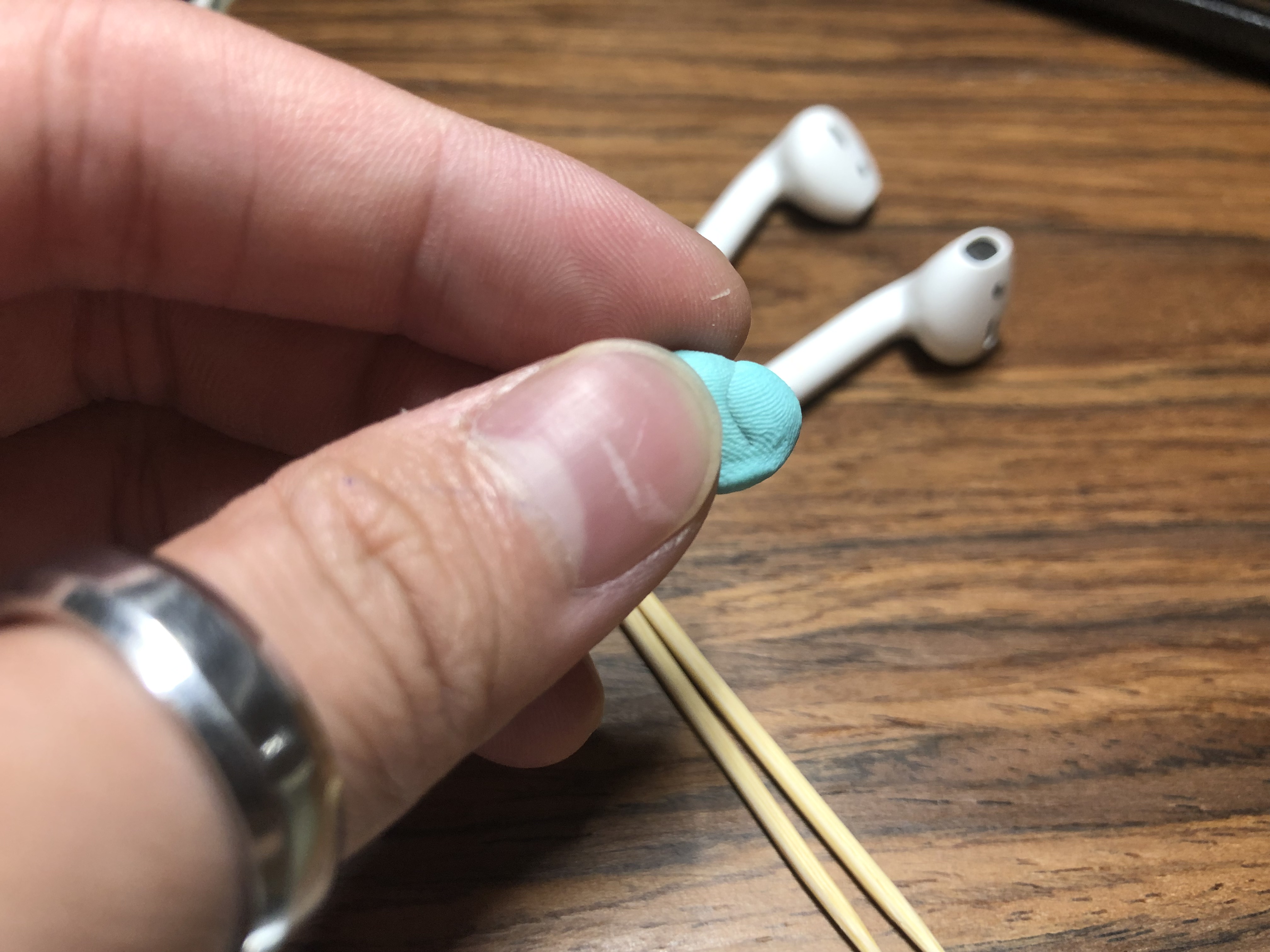 萬用黏土、AirPods 清潔