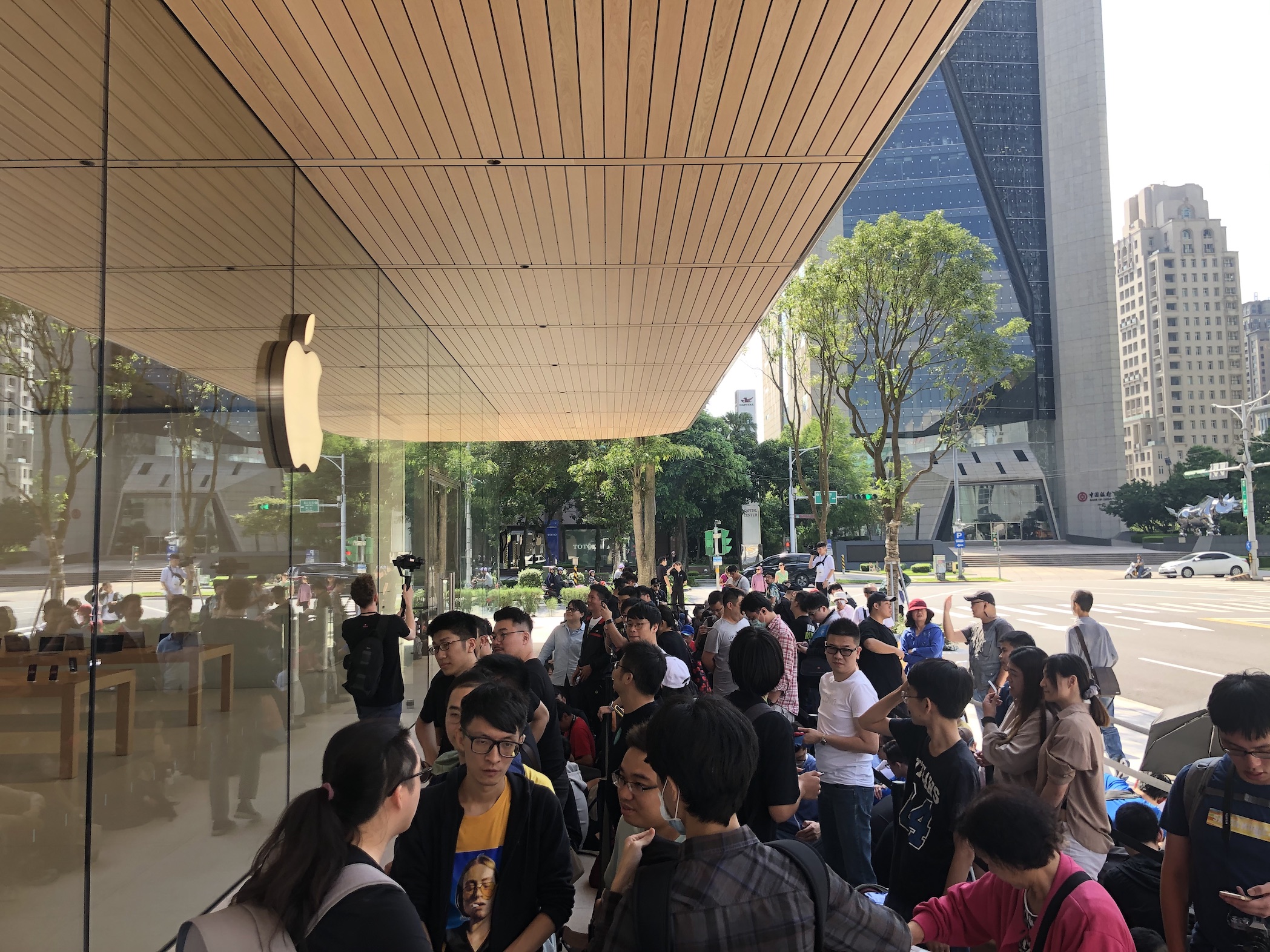 Apple 信義 A13 開幕