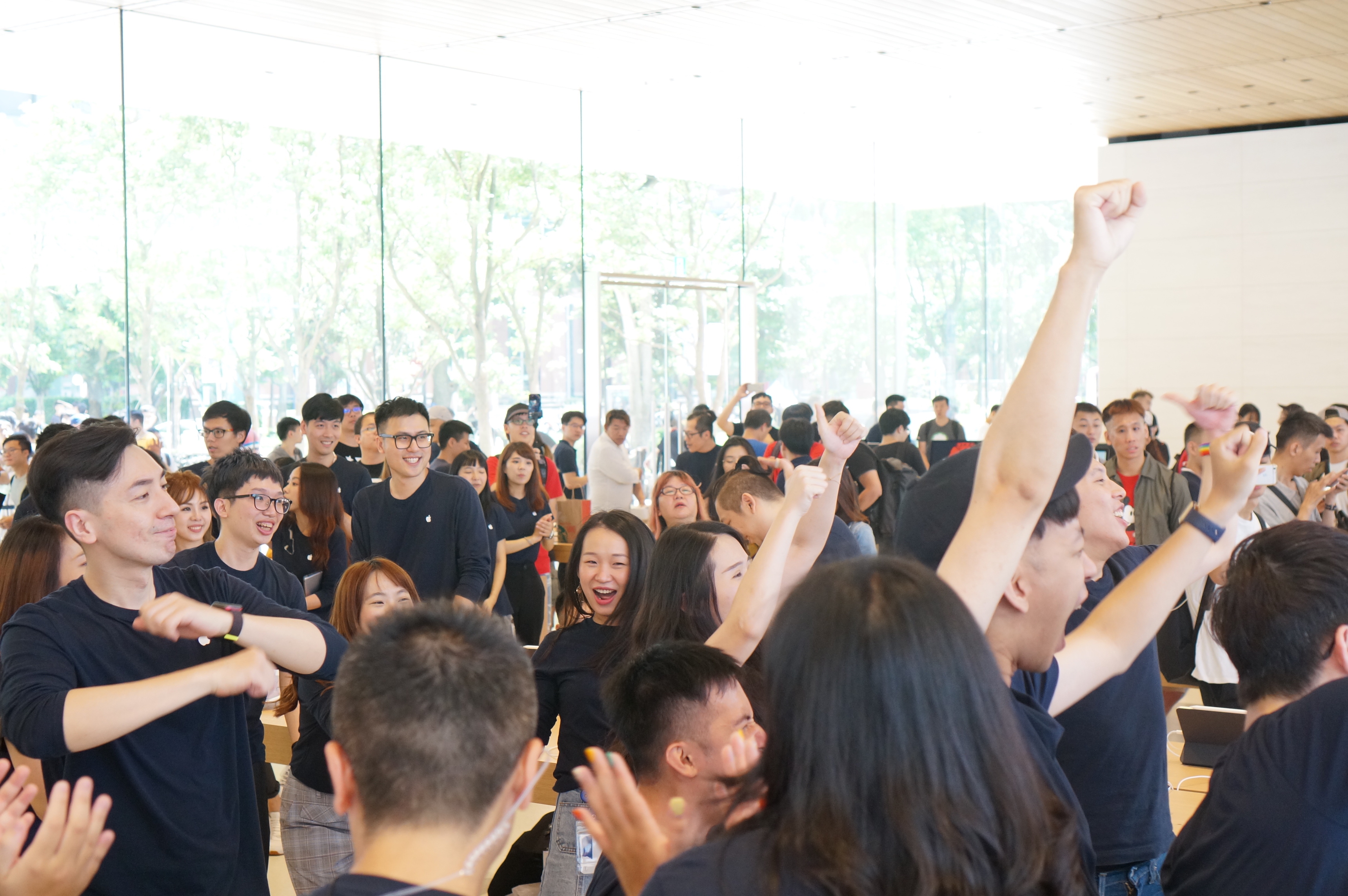Apple 信義 A13 開幕