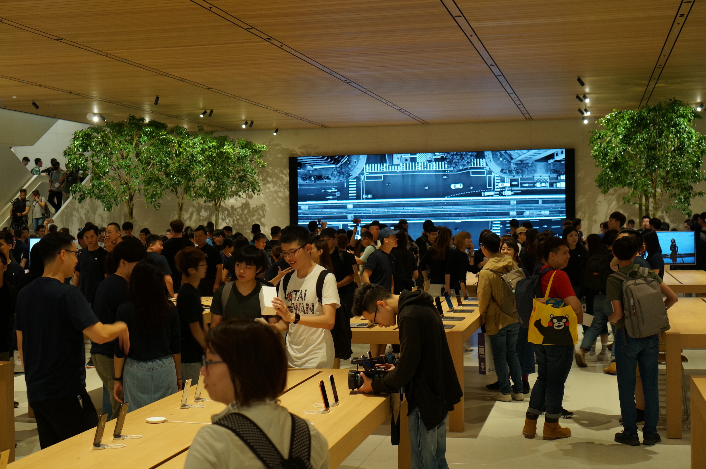 Apple 信義 A13 開幕