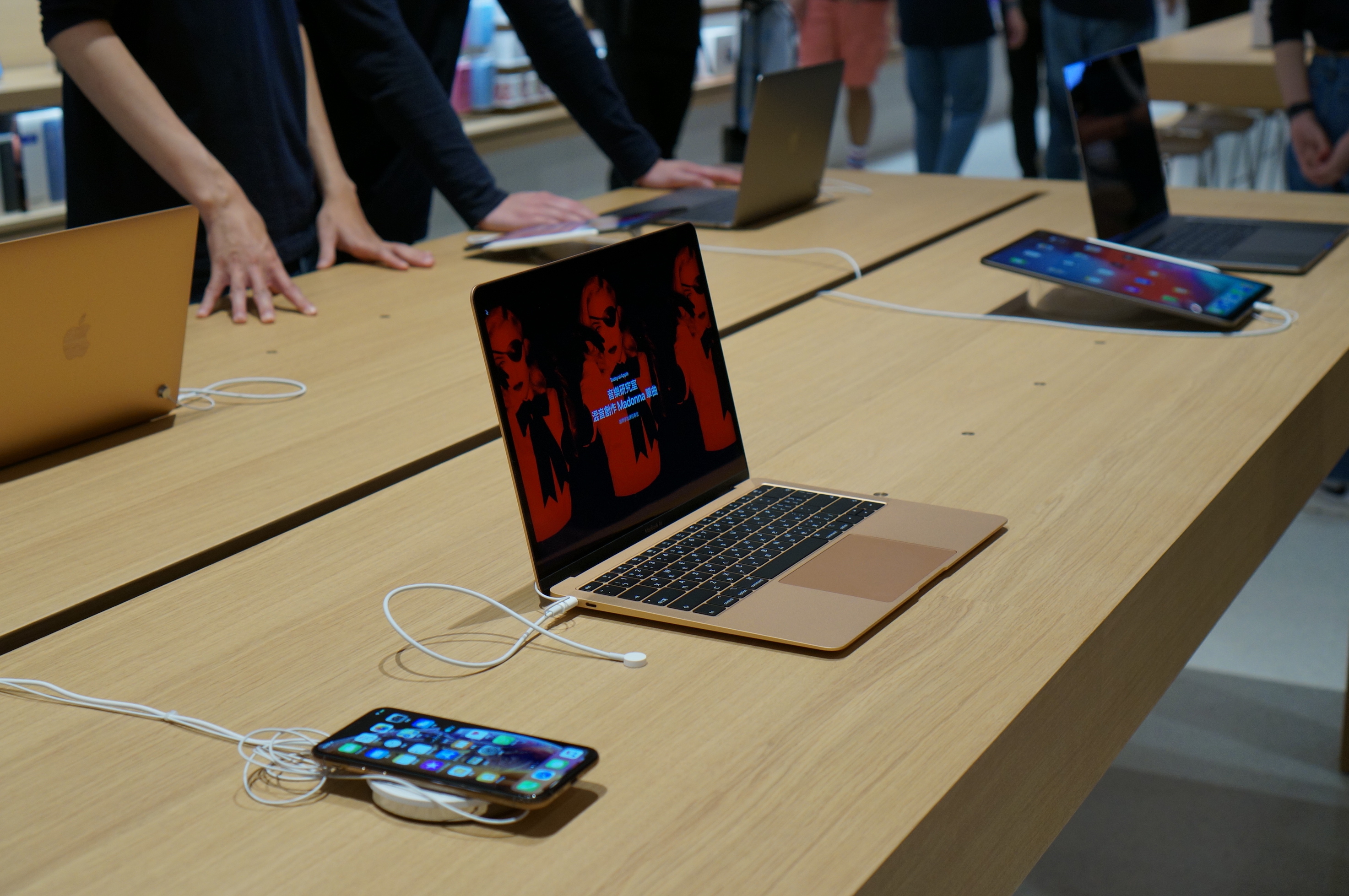 Apple 信義 A13 開幕