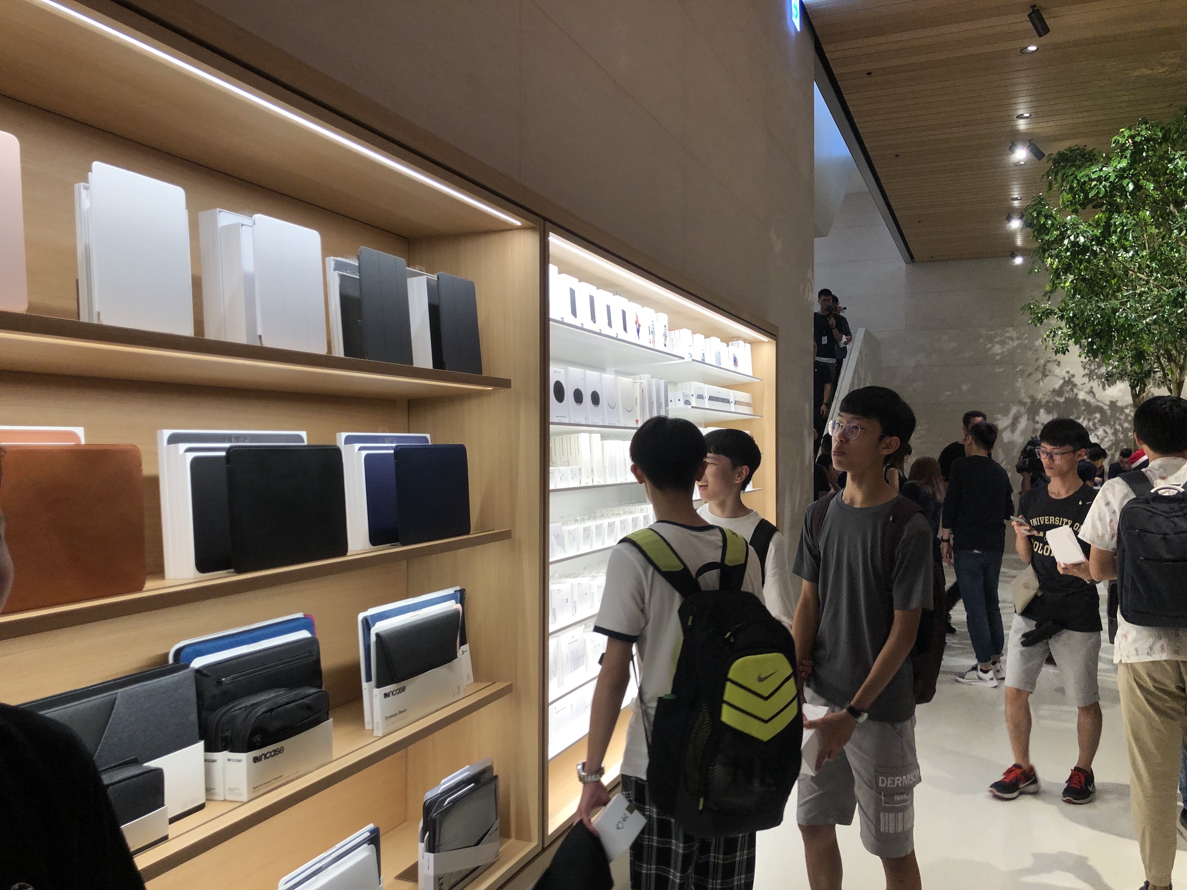 Apple 信義 A13 開幕