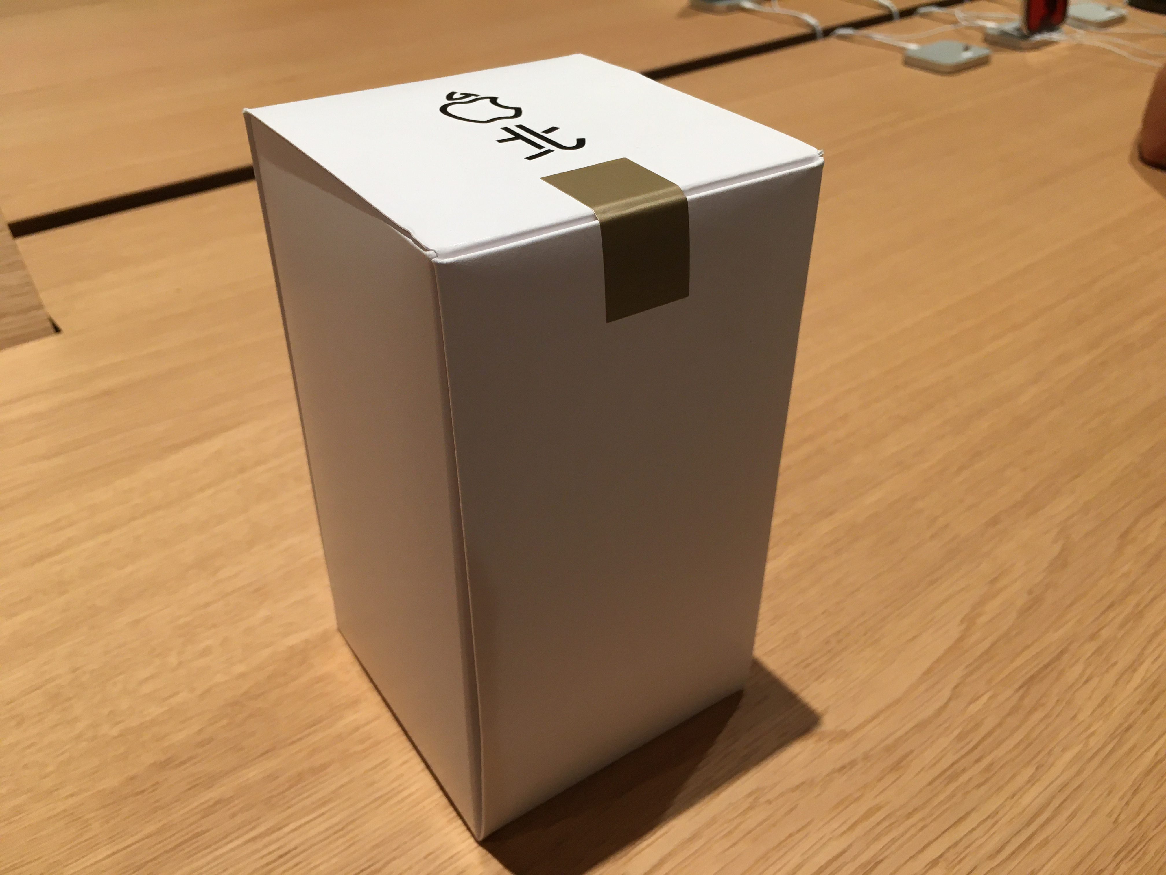 Apple Store 信義 A13 紀念衣