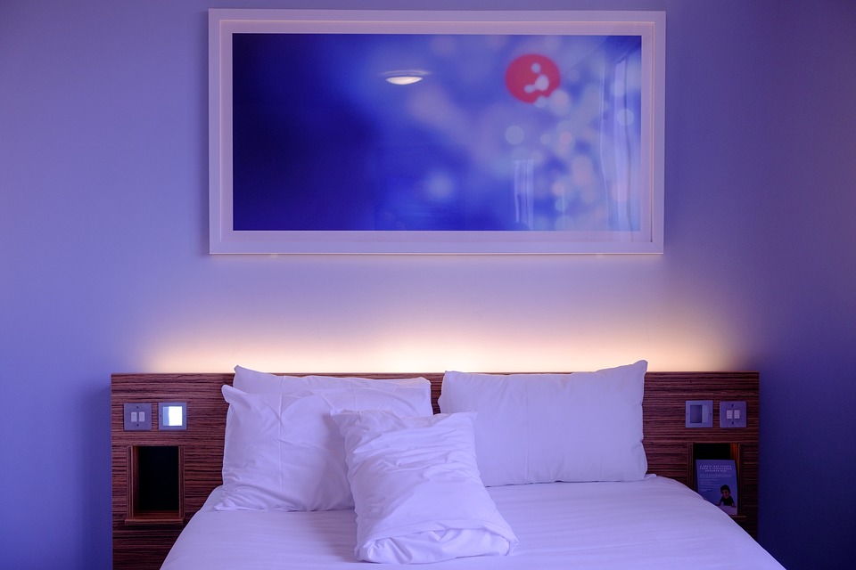 Bedroom, Hotel Room, White, Bedding, Wall Art, Lodging