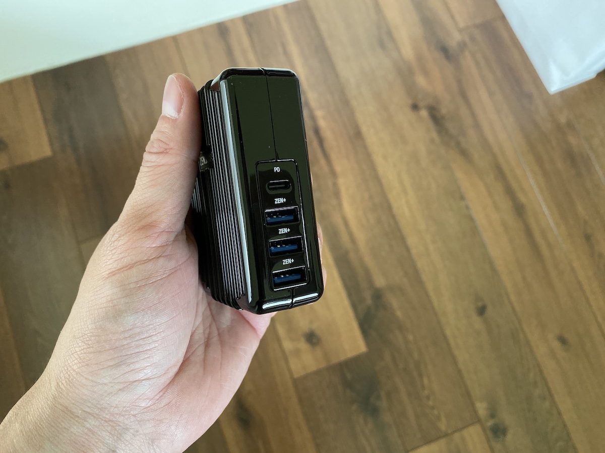 Zendure 的旅行萬國充電器