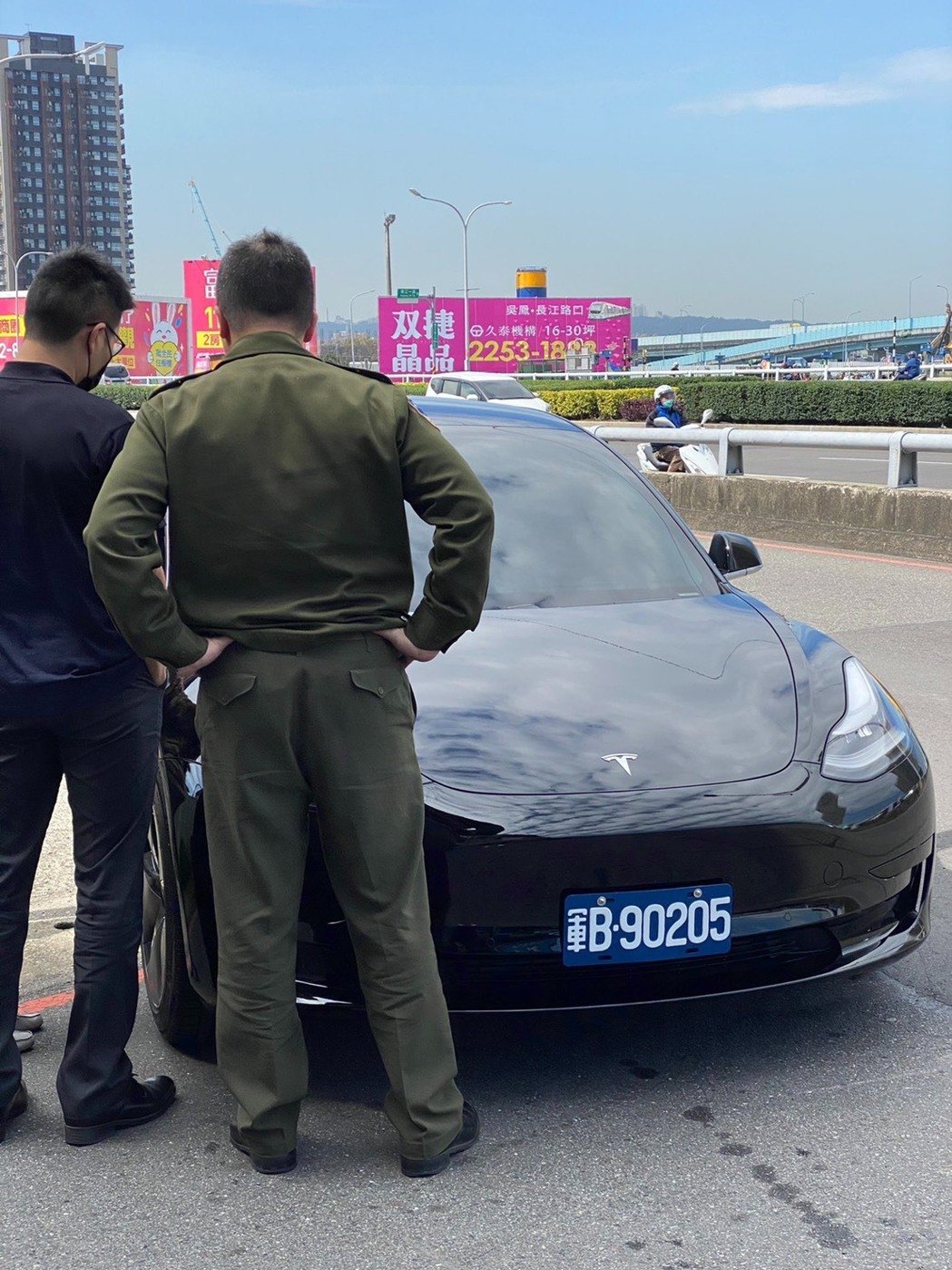 特斯拉 憲兵 國軍 Model 3