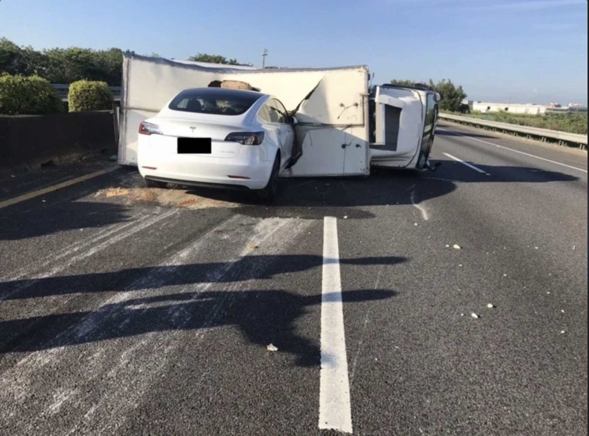 tesla 車禍 自動駕駛