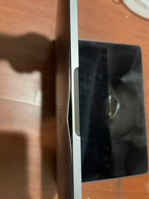 MacBook 爆炸