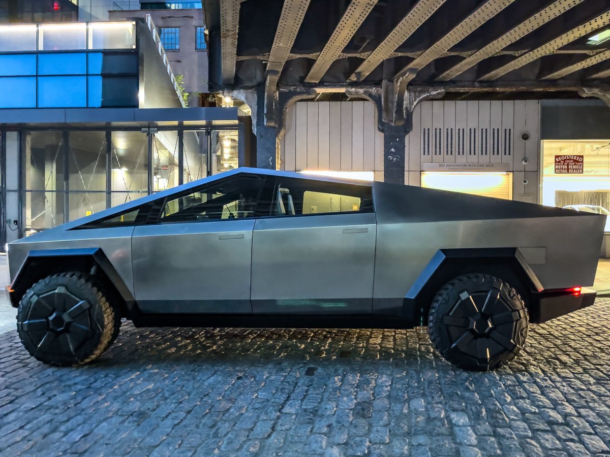 Tesla 特斯拉 電動皮卡 Cybertruck