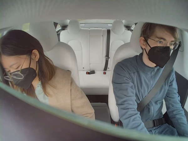 特斯拉 Tesla 車內鏡頭 駕駛人監控