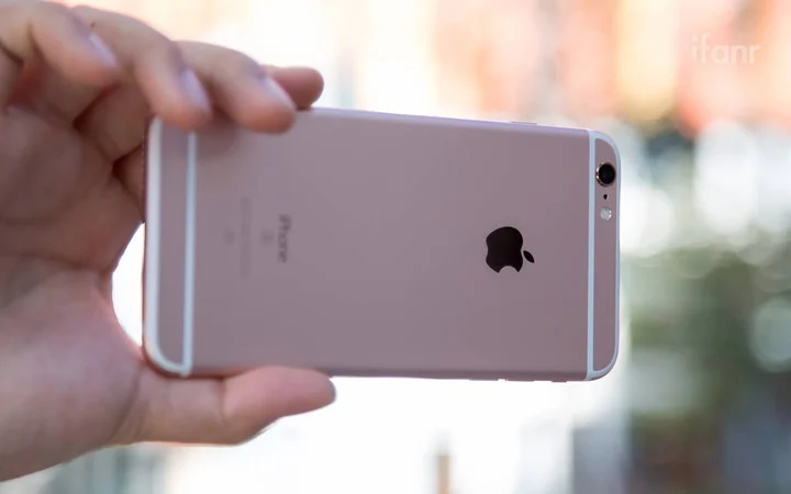 iPhone SE 3 iPhone 13