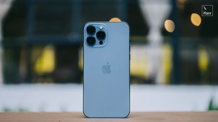 iPhone SE 3 iPhone 13