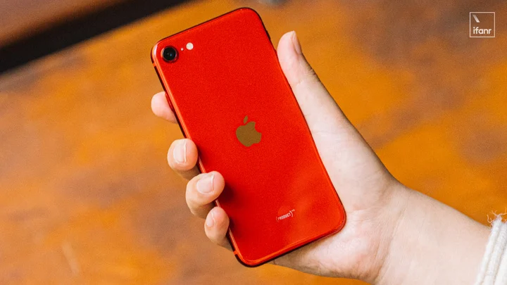 iPhone SE 3 iPhone 13