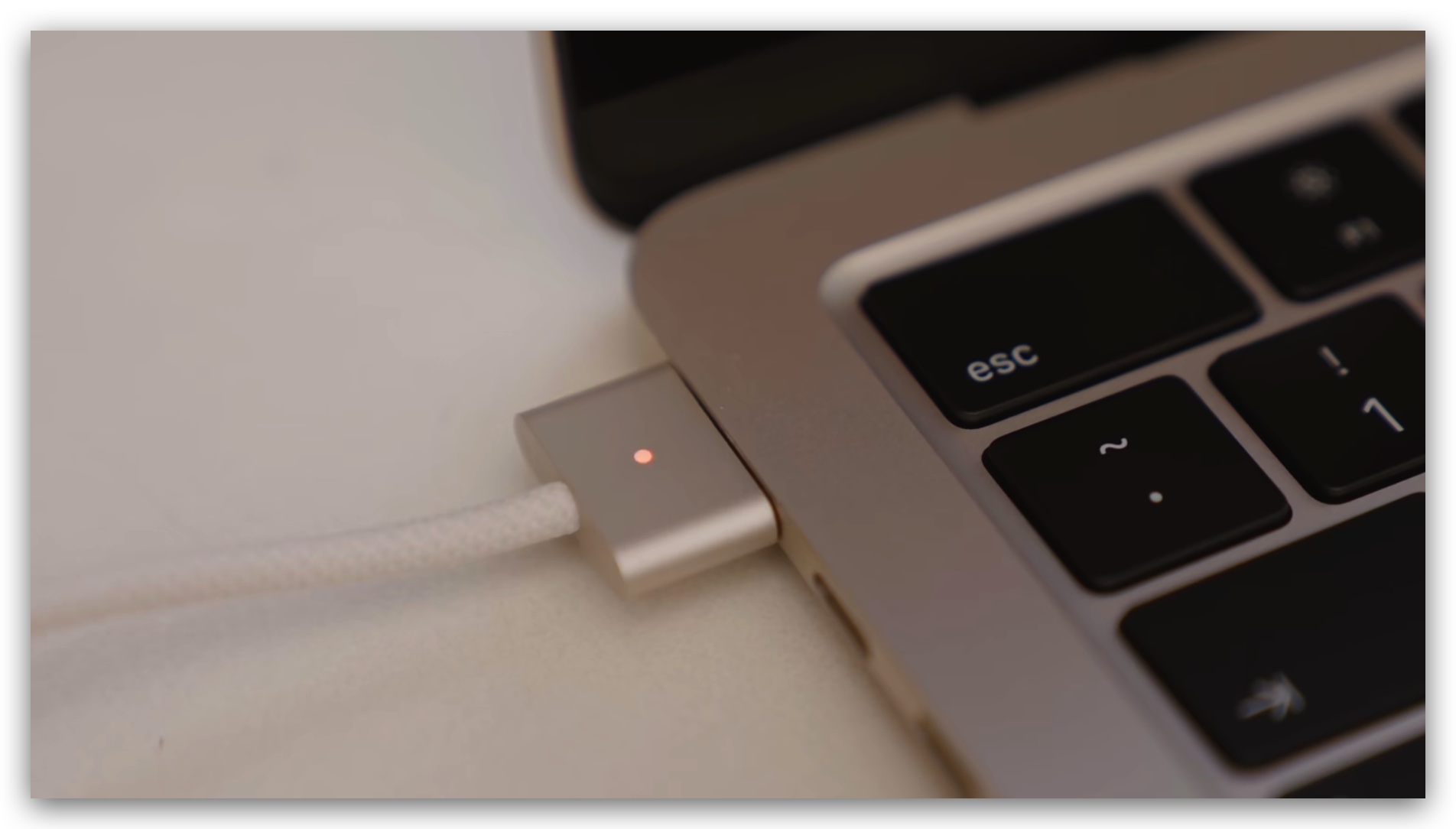 M2 MacBook Air 開箱體驗 設計 效能