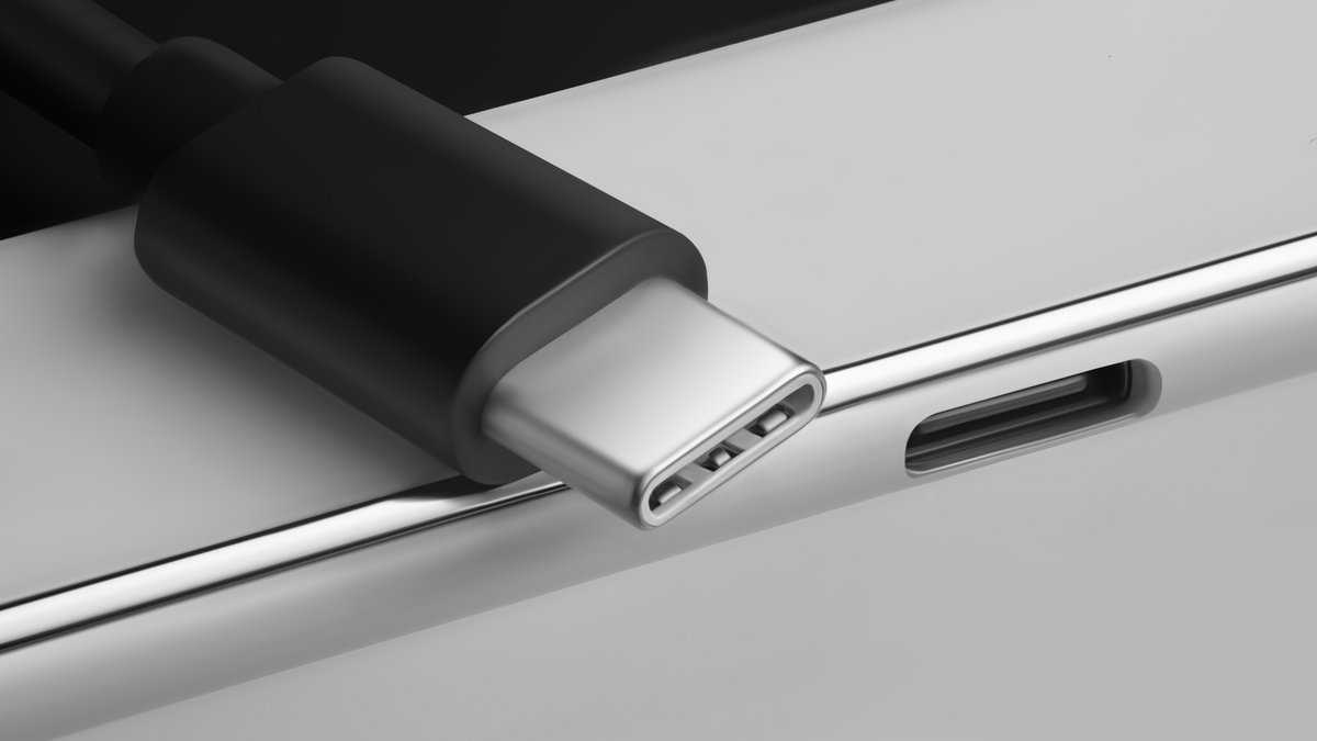 iPhone iPhone 15 iPhone 15 Pro Lightning USB-C Thunderbolt