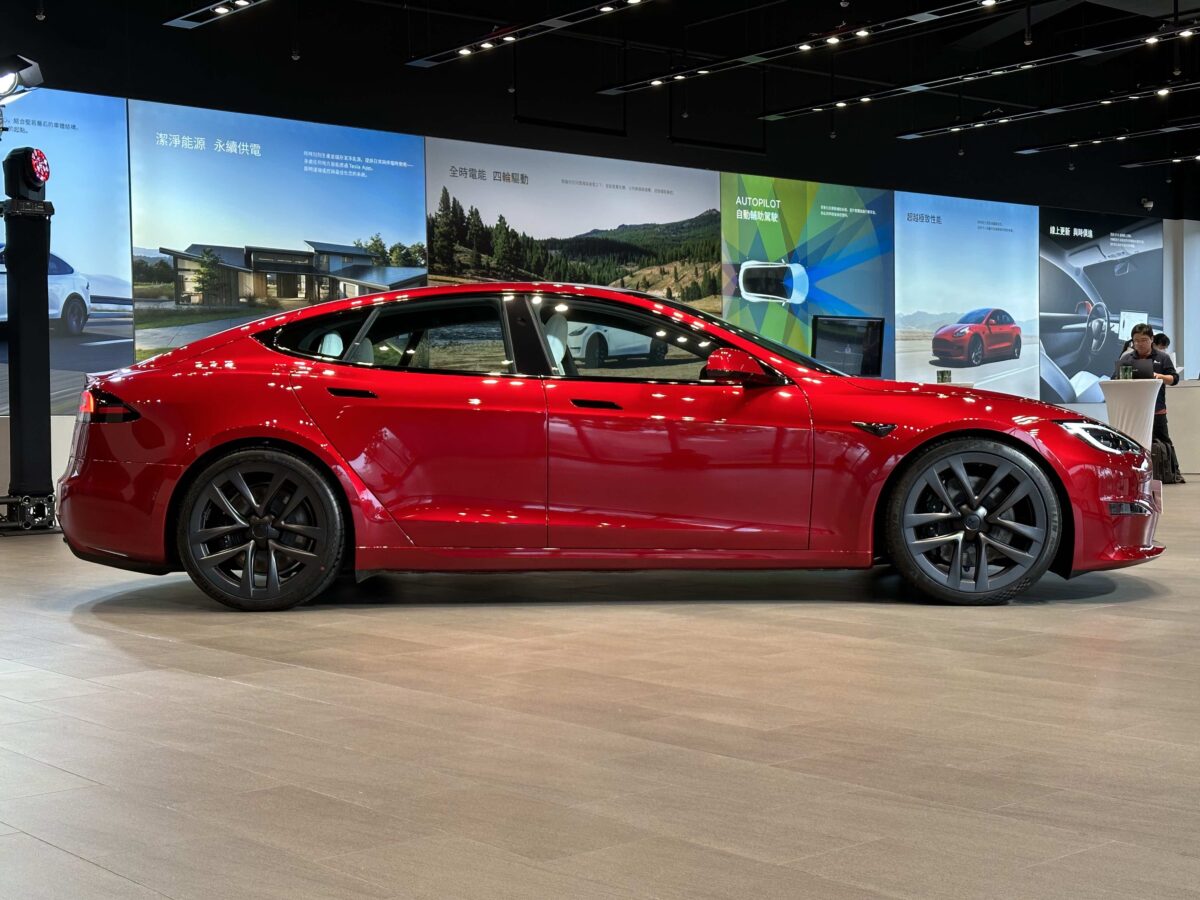 特斯拉 Tesla Model S Ultra Red 烈焰紅