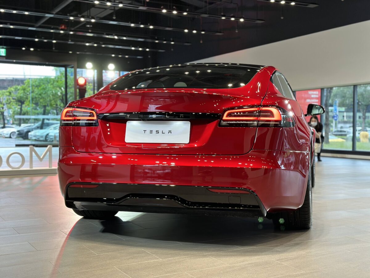 特斯拉 Tesla Model S Ultra Red 烈焰紅