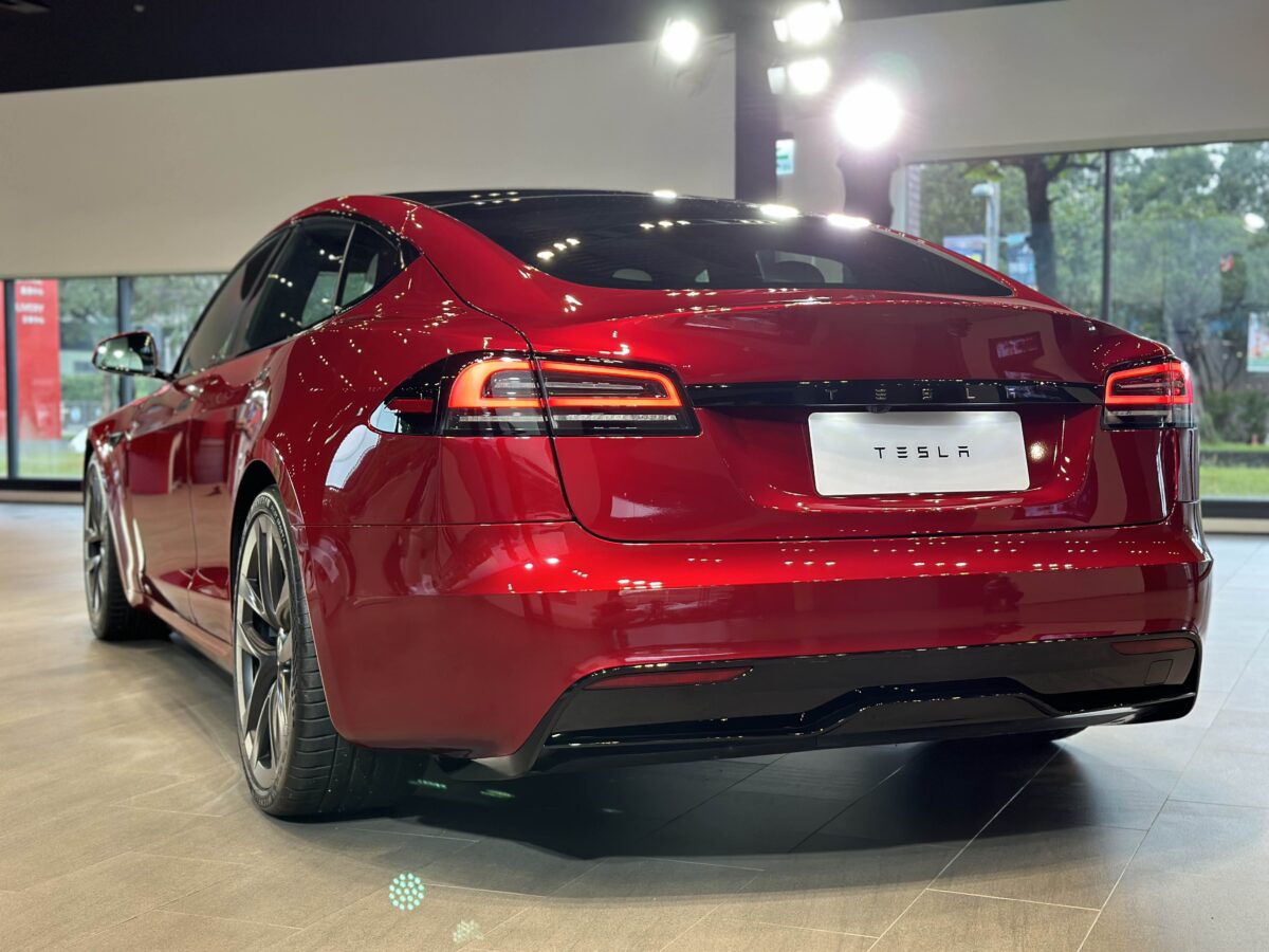 特斯拉 Tesla Model S Ultra Red 烈焰紅