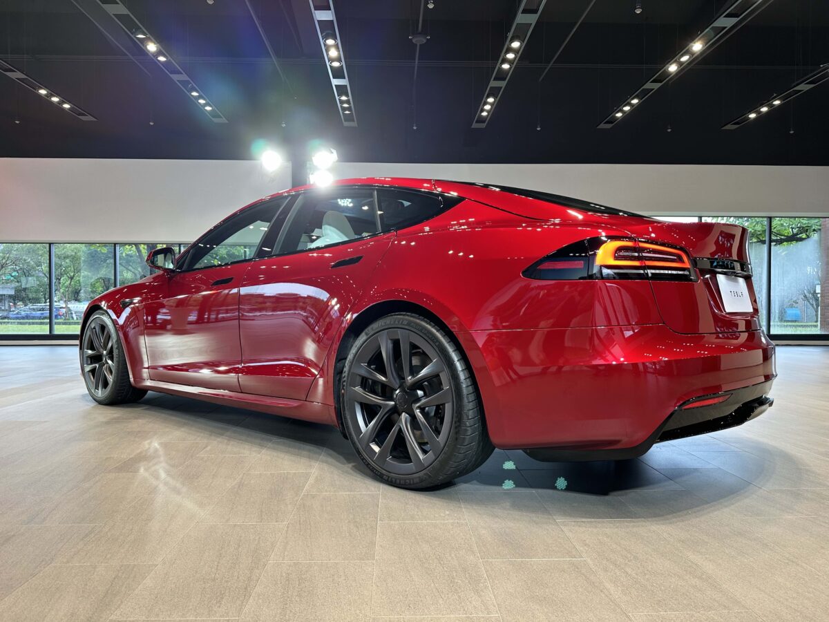 特斯拉 Tesla Model S Ultra Red 烈焰紅