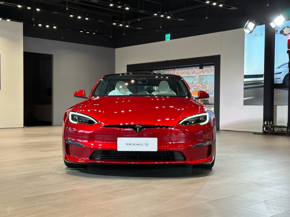 特斯拉 Tesla Model S Ultra Red 烈焰紅