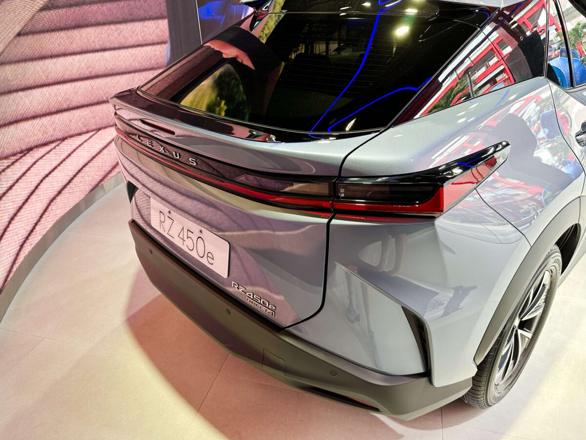 Lexus RZ450e