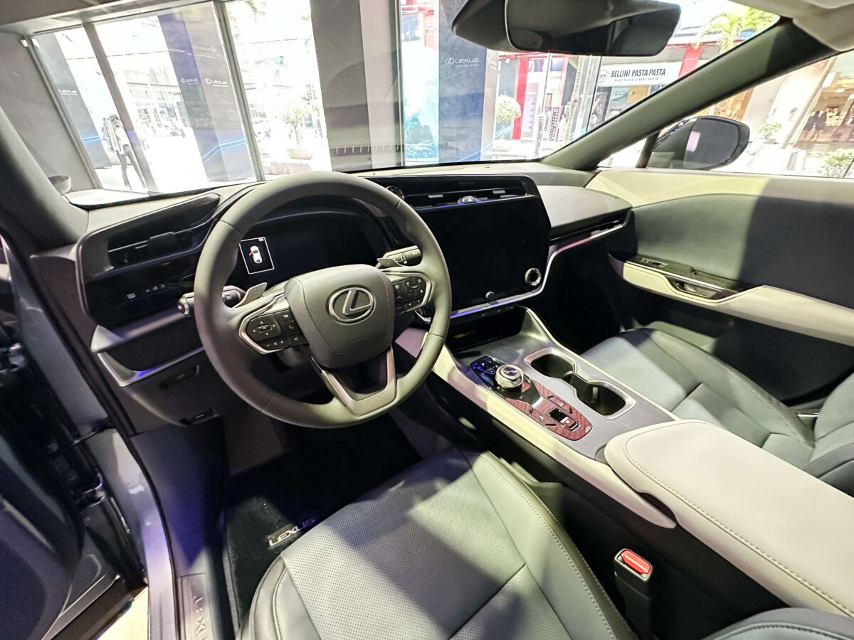 Lexus RZ450e