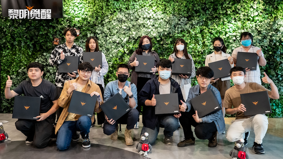《Garena 黎明覺醒》玩家座談會圓滿成功，官方贈送限量周邊禮盒。