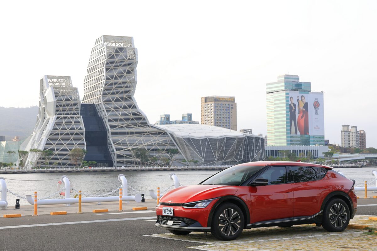 Kia. 動見美好。The Kia EV6「全臺最高公路能耗賽」車主挑戰活動,寫下全程超過550公里不充電、更剩餘20電量的驚人紀錄。