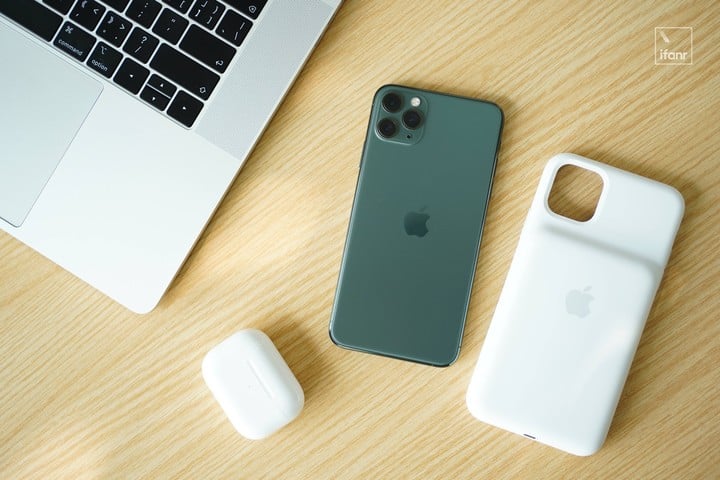 iPhone 裝手機殼 裸機