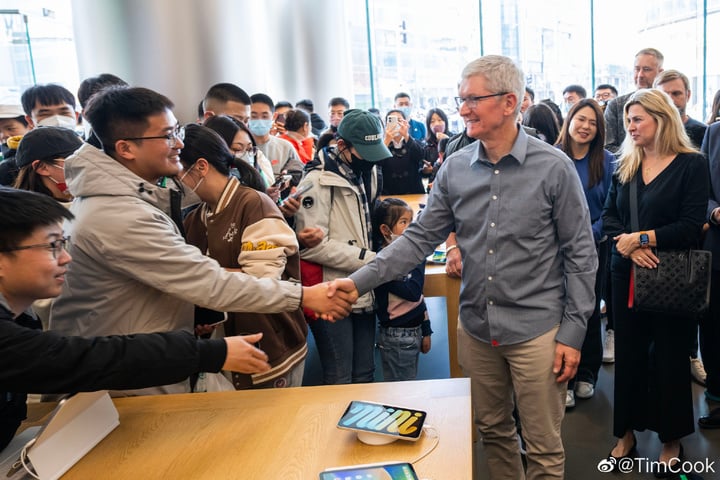 iPhone 裝手機殼 裸機