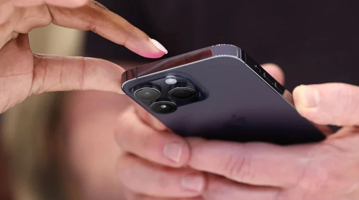 iPhone 裝手機殼 裸機