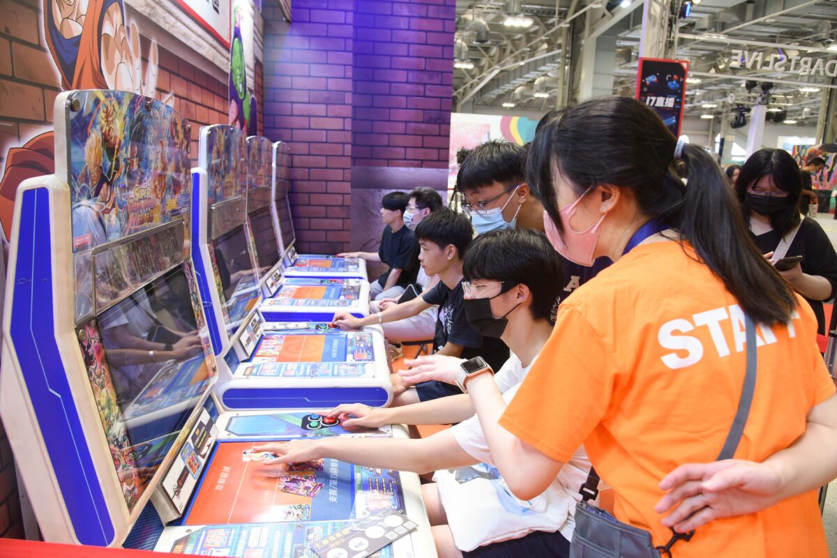 SGS 夏日電玩展熱鬧登場　開展首日人潮排長龍、未上市遊戲引試玩熱潮
