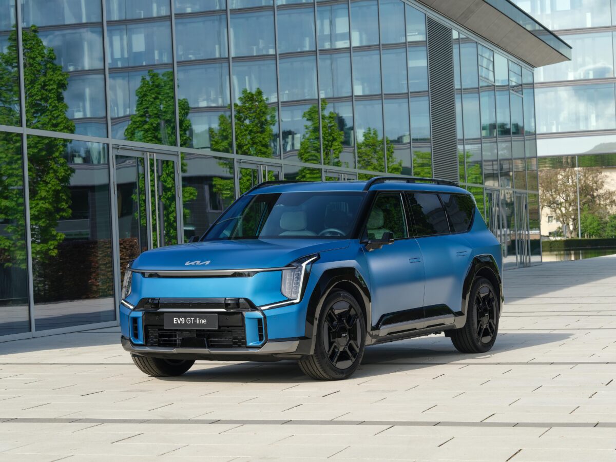 Kia The EV9純電智慧旗艦LSUV榮奪2024德國年度風雲車「最佳豪華車」殊榮！