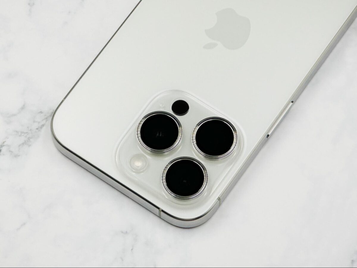 iPhone iOS iPhone 15 iPhone 15 Pro imos 保護貼 鏡頭貼 康寧玻璃保護貼 藍寶石玻璃鏡頭貼