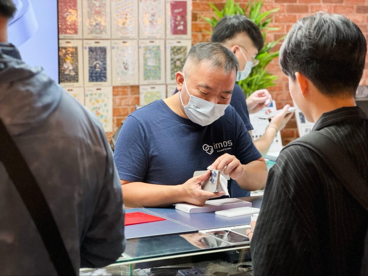 iPhone iOS iPhone 15 iPhone 15 Pro imos 保護貼 鏡頭貼 康寧玻璃保護貼 藍寶石玻璃鏡頭貼