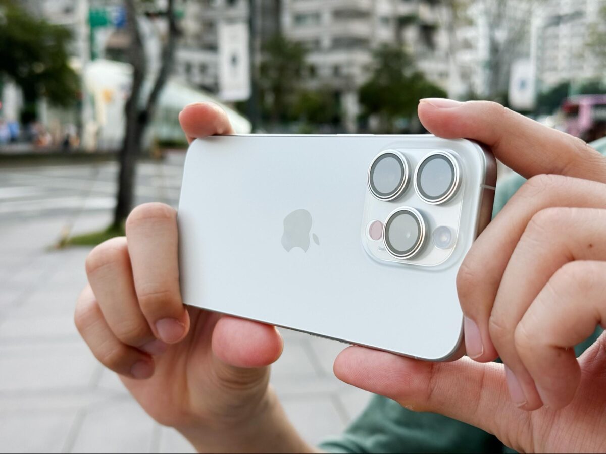 iPhone iOS iPhone 15 iPhone 15 Pro imos 保護貼 鏡頭貼 康寧玻璃保護貼 藍寶石玻璃鏡頭貼