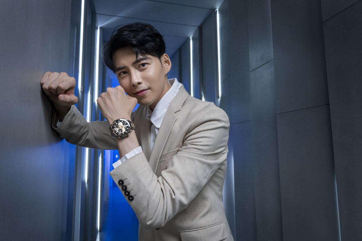 HUAWEI WATCH Ultimate Design 以璀璨奢華工藝製成，具備精品外型及卓越的性能
