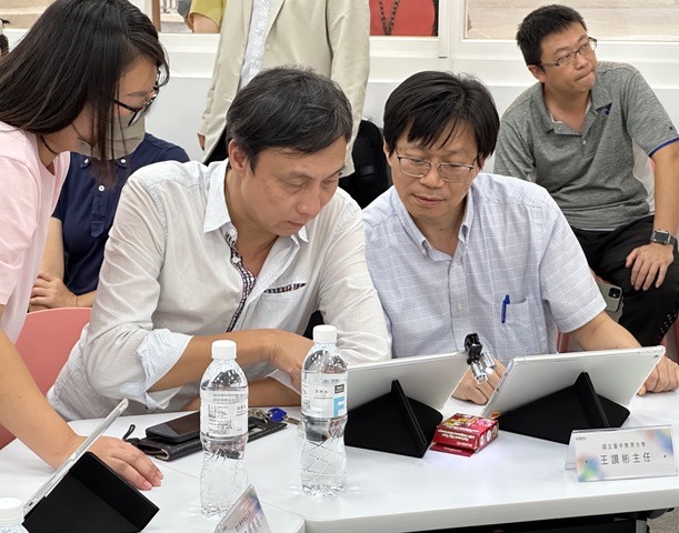 國立臺中教育大學攜手蘋果共建「Apple區域教育培訓中心」，引領教育科技的未來潮流！老師們現場分組-體驗數位學習2