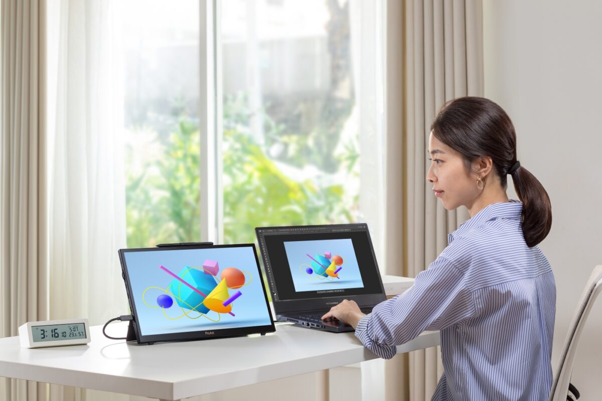 華碩 ASUS 全新ProArt PA169CDV也是全球第一款通過PANTONE及Calman認證的可攜式螢幕，使用者透過創新的雙支架設計，將能隨心所欲調整俯仰角度，提升日常生產力和創意工作流程。