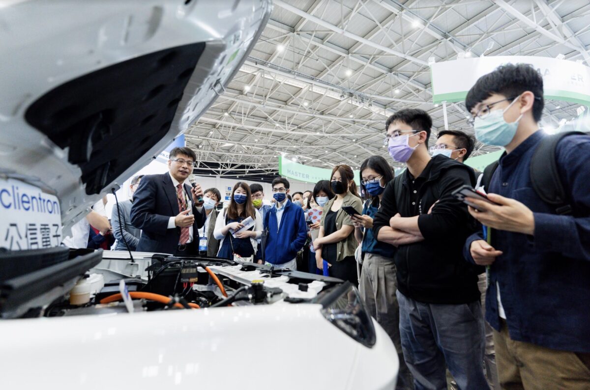 2035 E-Mobility Taiwan匯 ... 者，展出電動巴士、充電設備、車聯網等解決方案。